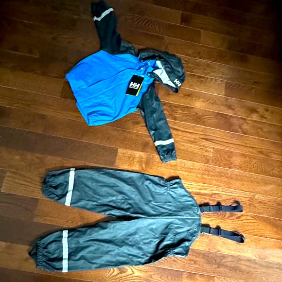 Helly Hansen Other - Helly Hansen kids Rain Set